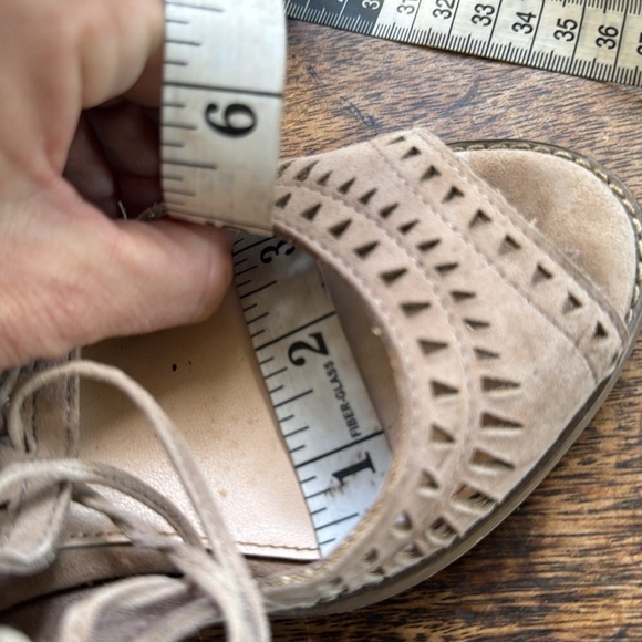 Vince Camuto Taupe Laser Cut Laced Boots Open Toe Block Heels Size 7.5-8 - Picture 10 of 10
